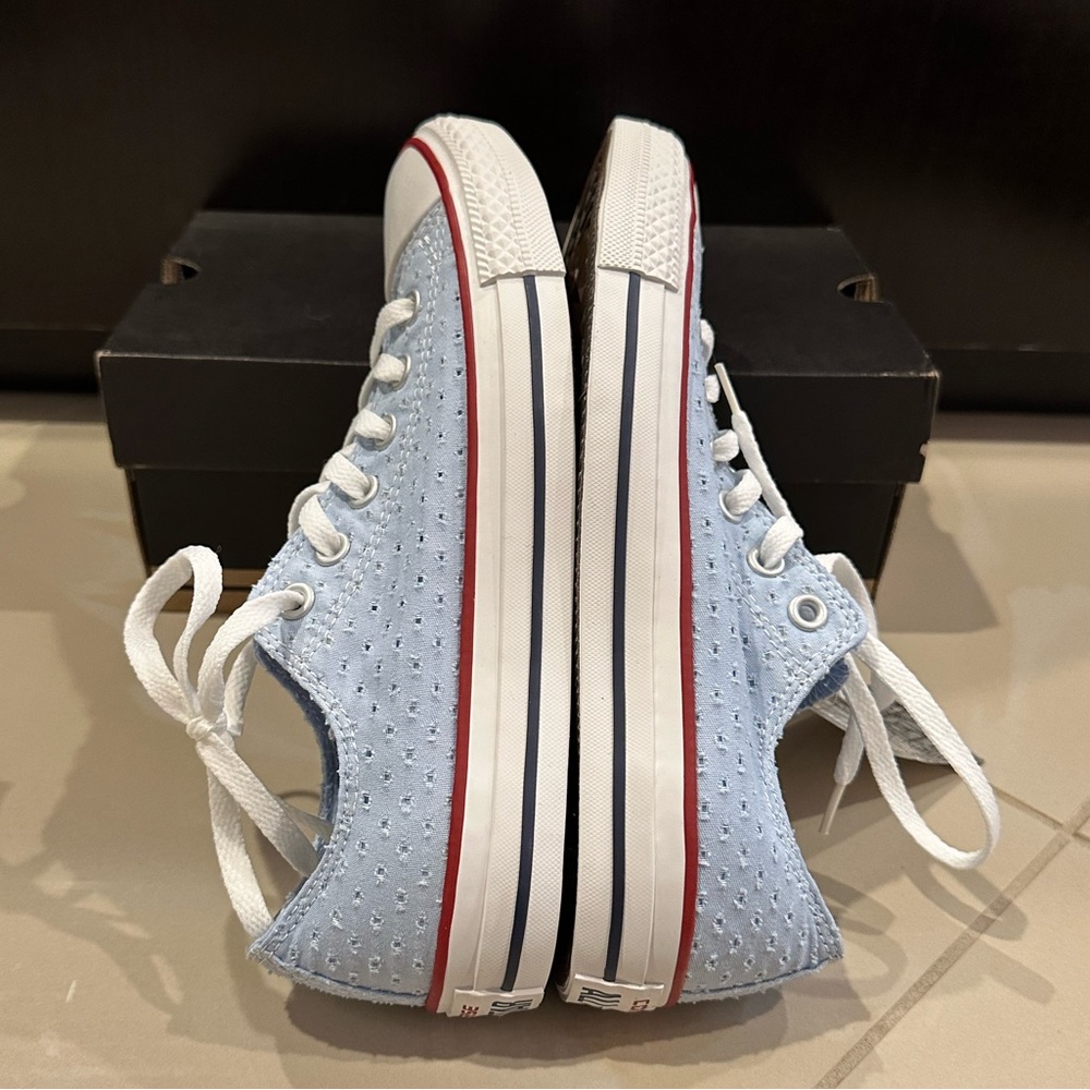 NIB Converse Chuck Taylor Ox Sneakers in Fountain Blue - Picture 4 of 11